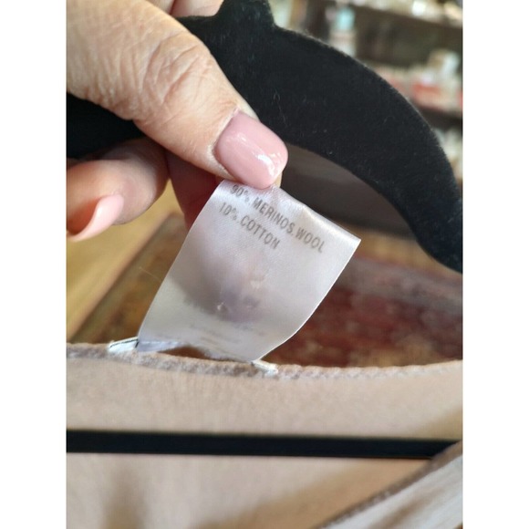 Chloe V-Neck Sweater in powder pink - Picture 8 of 15